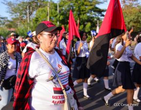 Caminata Colorida en homenaje al 45 aniversario de la Cruzada Nacional de Alfabetización