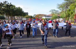 Caminata Colorida en homenaje al 45 aniversario de la Cruzada Nacional de Alfabetización