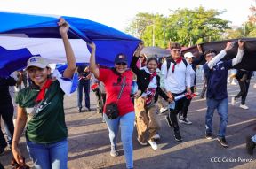 Caminata Colorida en homenaje al 45 aniversario de la Cruzada Nacional de Alfabetización