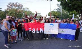 Caminata Colorida en homenaje al 45 aniversario de la Cruzada Nacional de Alfabetización