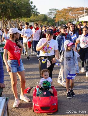 Caminata Colorida en homenaje al 45 aniversario de la Cruzada Nacional de Alfabetización