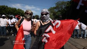 Familias nicaragüenses caminan como Pueblo Victorioso, Pueblo que Vence