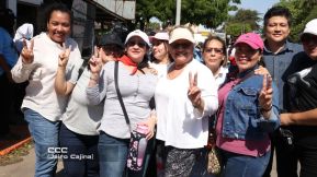 Familias nicaragüenses caminan como Pueblo Victorioso, Pueblo que Vence