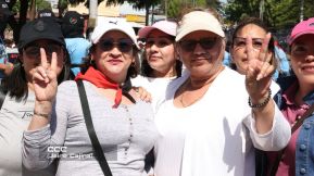 Familias nicaragüenses caminan como Pueblo Victorioso, Pueblo que Vence