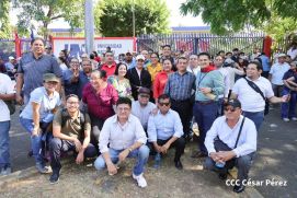 Familias nicaragüenses caminan como Pueblo Victorioso, Pueblo que Vence