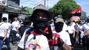 Familias nicaragüenses caminan como Pueblo Victorioso, Pueblo que Vence