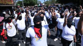 Familias nicaragüenses caminan como Pueblo Victorioso, Pueblo que Vence