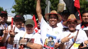 Familias nicaragüenses caminan como Pueblo Victorioso, Pueblo que Vence