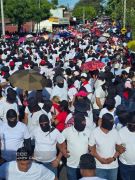 Familias nicaragüenses caminan como Pueblo Victorioso, Pueblo que Vence