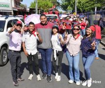 Familias nicaragüenses caminan como Pueblo Victorioso, Pueblo que Vence
