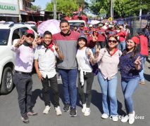 Familias nicaragüenses caminan como Pueblo Victorioso, Pueblo que Vence
