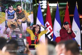 Entrega autobuses a transportistas en homenaje al Comandante Germán Pomares Ordóñez