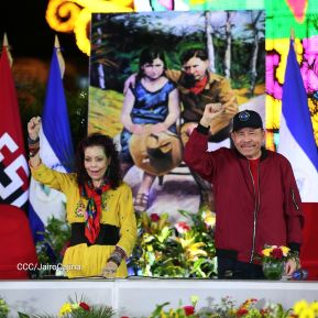Entrega autobuses a transportistas en homenaje al Comandante Germán Pomares Ordóñez