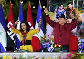 Entrega autobuses a transportistas en homenaje al Comandante Germán Pomares Ordóñez