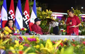 Entrega autobuses a transportistas en homenaje al Comandante Germán Pomares Ordóñez