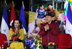 Entrega autobuses a transportistas en homenaje al Comandante Germán Pomares Ordóñez