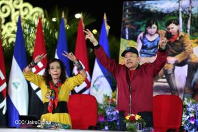 Entrega autobuses a transportistas en homenaje al Comandante Germán Pomares Ordóñez