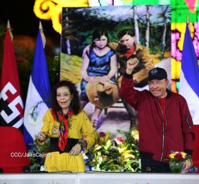 Entrega autobuses a transportistas en homenaje al Comandante Germán Pomares Ordóñez