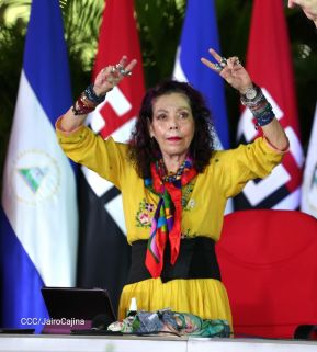 Entrega autobuses a transportistas en homenaje al Comandante Germán Pomares Ordóñez