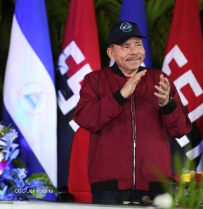 Entrega autobuses a transportistas en homenaje al Comandante Germán Pomares Ordóñez