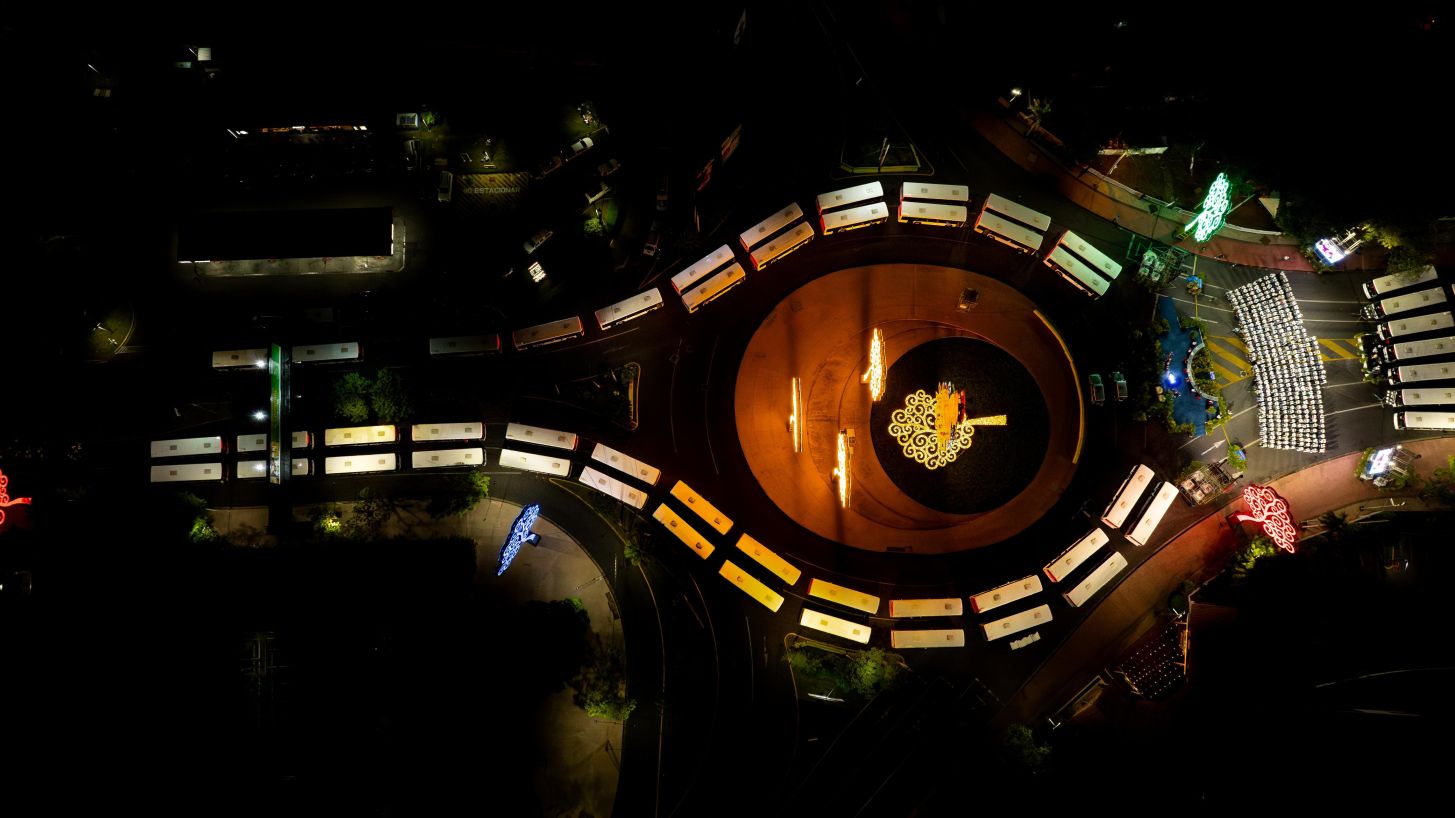 Entrega autobuses a transportistas en homenaje al Comandante Germán Pomares Ordóñez