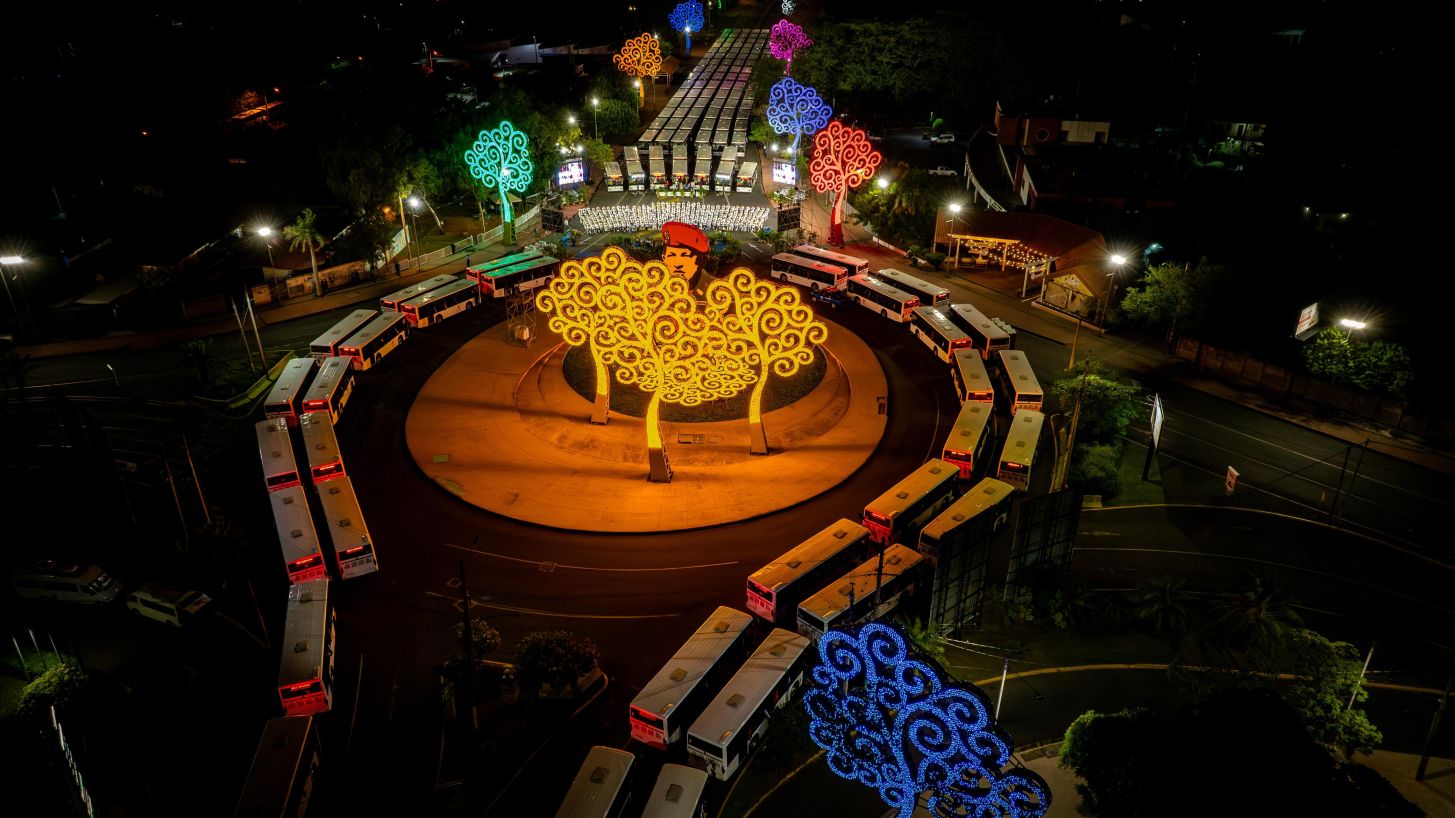 Entrega autobuses a transportistas en homenaje al Comandante Germán Pomares Ordóñez