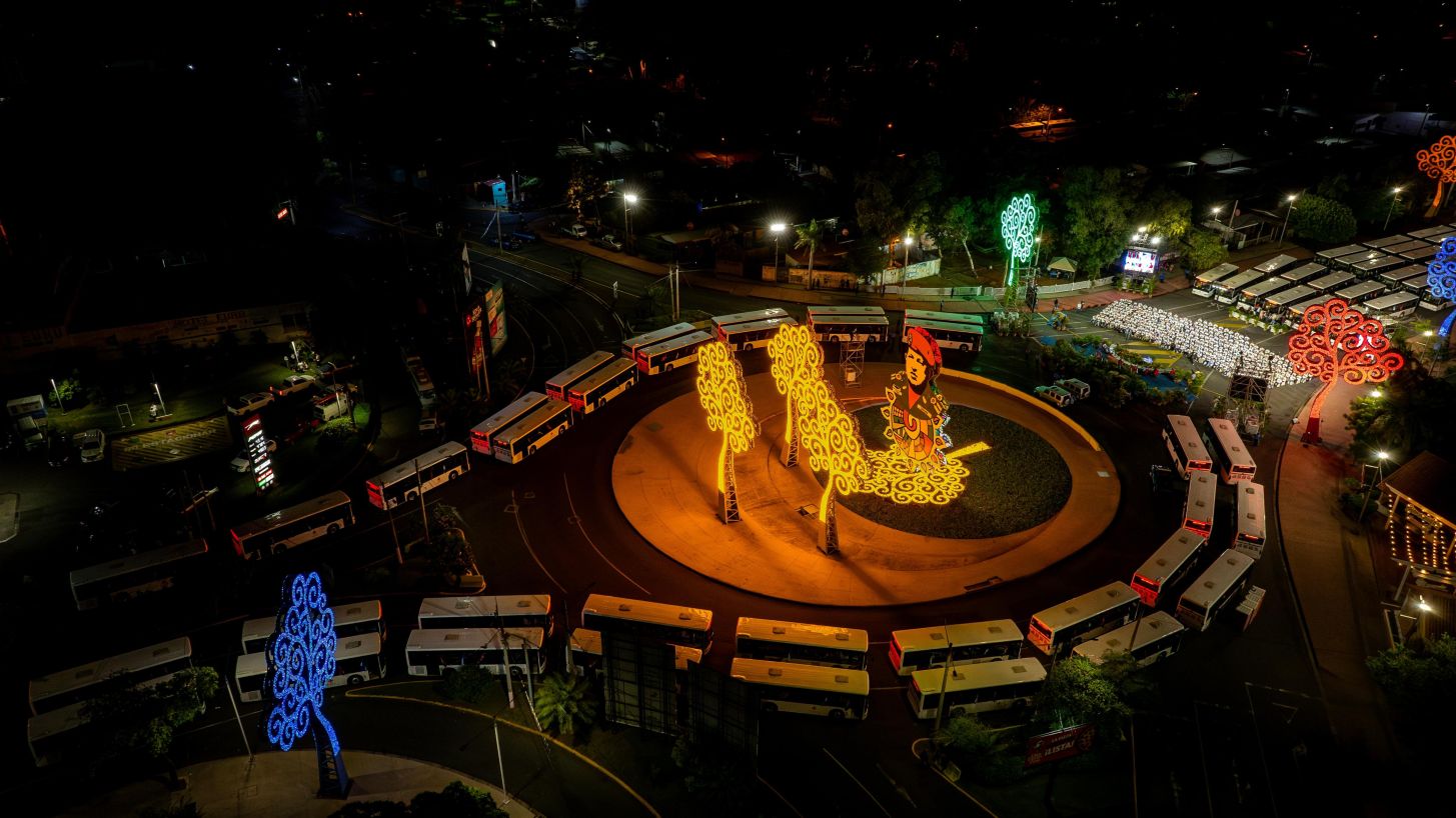 Entrega autobuses a transportistas en homenaje al Comandante Germán Pomares Ordóñez