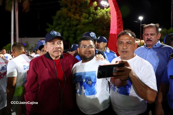 Entrega autobuses a transportistas en homenaje al Comandante Germán Pomares Ordóñez