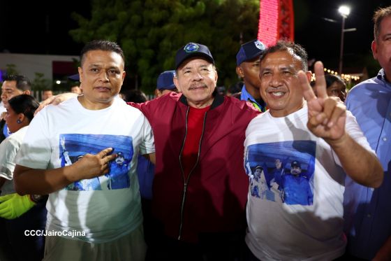 Entrega autobuses a transportistas en homenaje al Comandante Germán Pomares Ordóñez