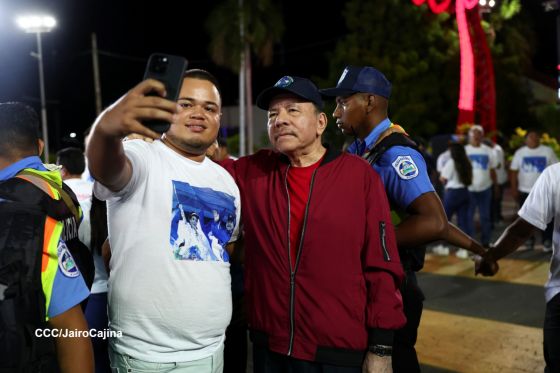 Entrega autobuses a transportistas en homenaje al Comandante Germán Pomares Ordóñez