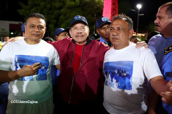 Entrega autobuses a transportistas en homenaje al Comandante Germán Pomares Ordóñez