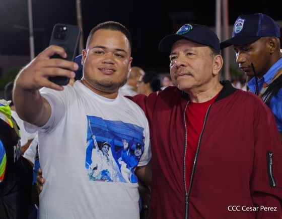 Entrega autobuses a transportistas en homenaje al Comandante Germán Pomares Ordóñez