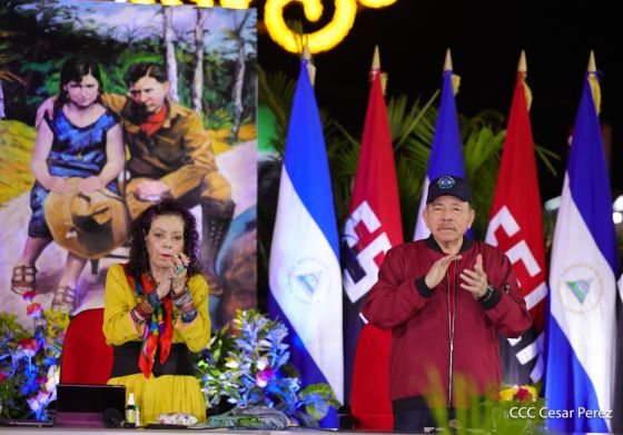 Entrega autobuses a transportistas en homenaje al Comandante Germán Pomares Ordóñez