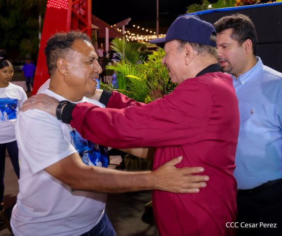 Entrega autobuses a transportistas en homenaje al Comandante Germán Pomares Ordóñez