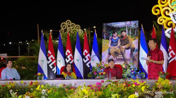Entrega autobuses a transportistas en homenaje al Comandante Germán Pomares Ordóñez