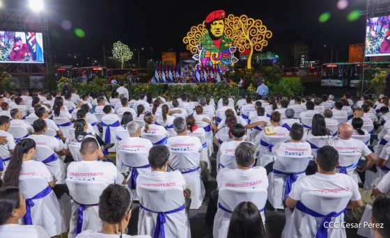 Entrega autobuses a transportistas en homenaje al Comandante Germán Pomares Ordóñez