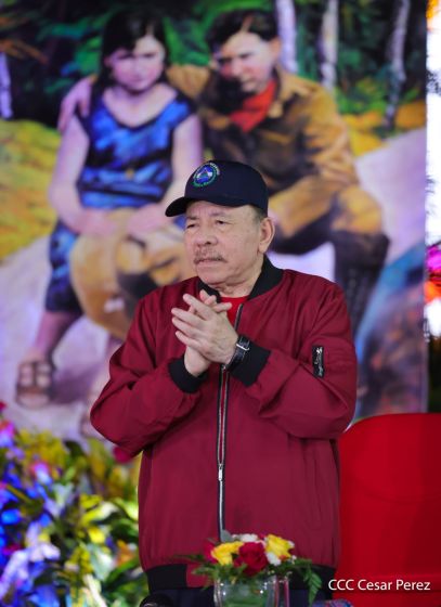 Entrega autobuses a transportistas en homenaje al Comandante Germán Pomares Ordóñez