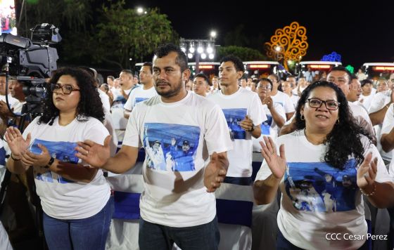 Entrega autobuses a transportistas en homenaje al Comandante Germán Pomares Ordóñez