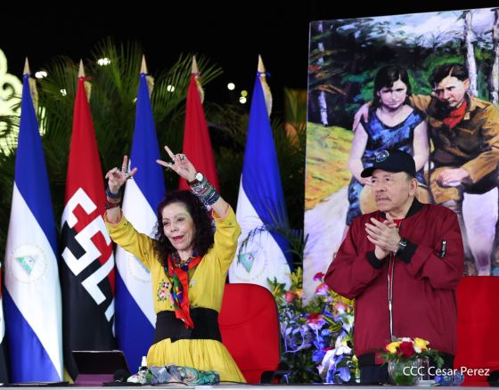 Entrega autobuses a transportistas en homenaje al Comandante Germán Pomares Ordóñez