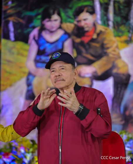 Entrega autobuses a transportistas en homenaje al Comandante Germán Pomares Ordóñez