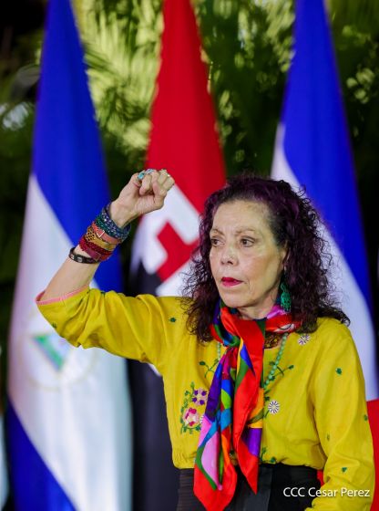 Entrega autobuses a transportistas en homenaje al Comandante Germán Pomares Ordóñez