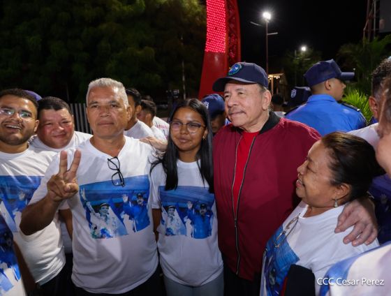 Entrega autobuses a transportistas en homenaje al Comandante Germán Pomares Ordóñez