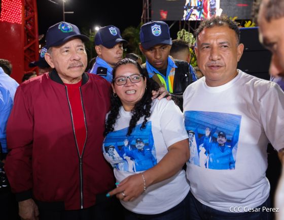 Entrega autobuses a transportistas en homenaje al Comandante Germán Pomares Ordóñez
