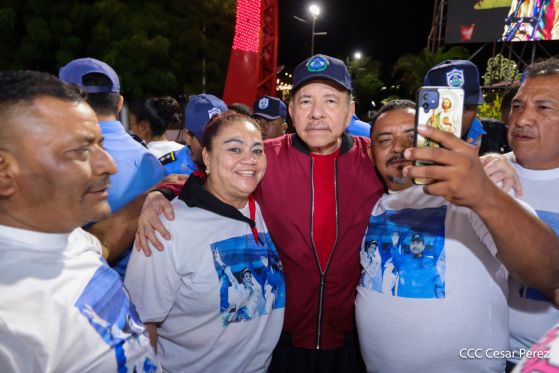 Entrega autobuses a transportistas en homenaje al Comandante Germán Pomares Ordóñez