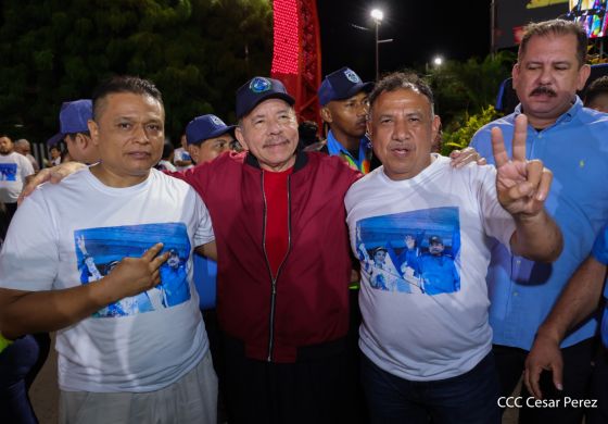 Entrega autobuses a transportistas en homenaje al Comandante Germán Pomares Ordóñez