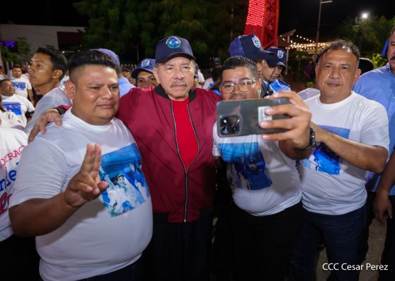 Entrega autobuses a transportistas en homenaje al Comandante Germán Pomares Ordóñez