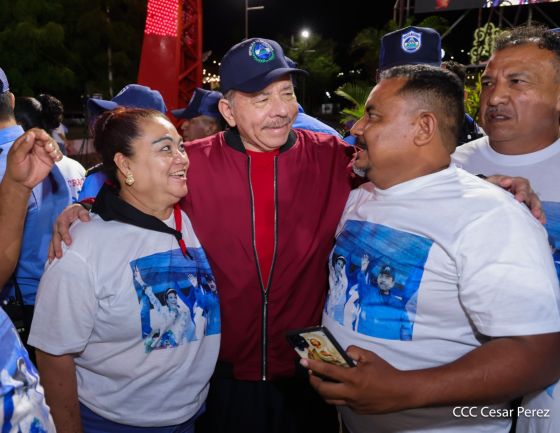 Entrega autobuses a transportistas en homenaje al Comandante Germán Pomares Ordóñez