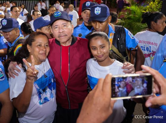 Entrega autobuses a transportistas en homenaje al Comandante Germán Pomares Ordóñez