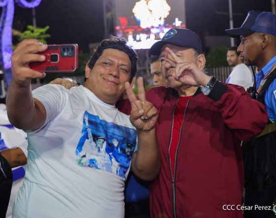 Entrega autobuses a transportistas en homenaje al Comandante Germán Pomares Ordóñez
