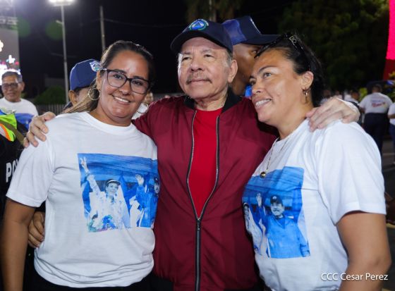 Entrega autobuses a transportistas en homenaje al Comandante Germán Pomares Ordóñez